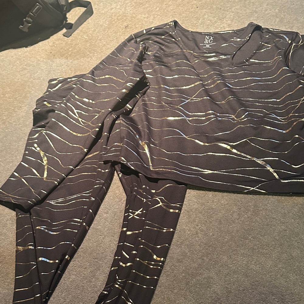 New York & Company Black and Gold Wave Pattern Top